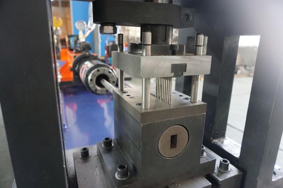 เครื่องเจาะรูท่ออัตโนมัติ CK60CNC-3 การเจาะ CNC ความแม่นยําสูง