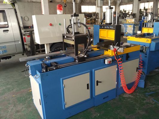 อัตโนมัติ CNC อลูมิเนียมเจาะเครื่องตัดสําหรับการตัดอัลลูมิเนียมโปรไฟล์ท่อและไม้
